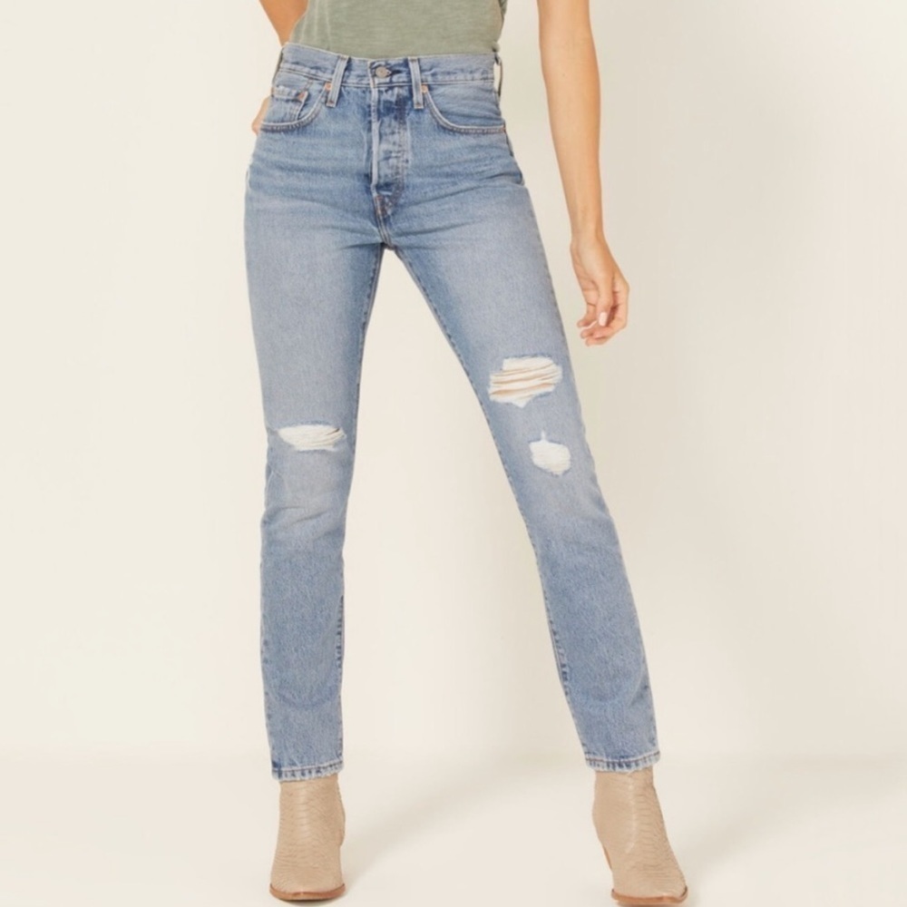 NWT Levi’s 501 High Rise Skinny Jeans in Light Indigo Destructed